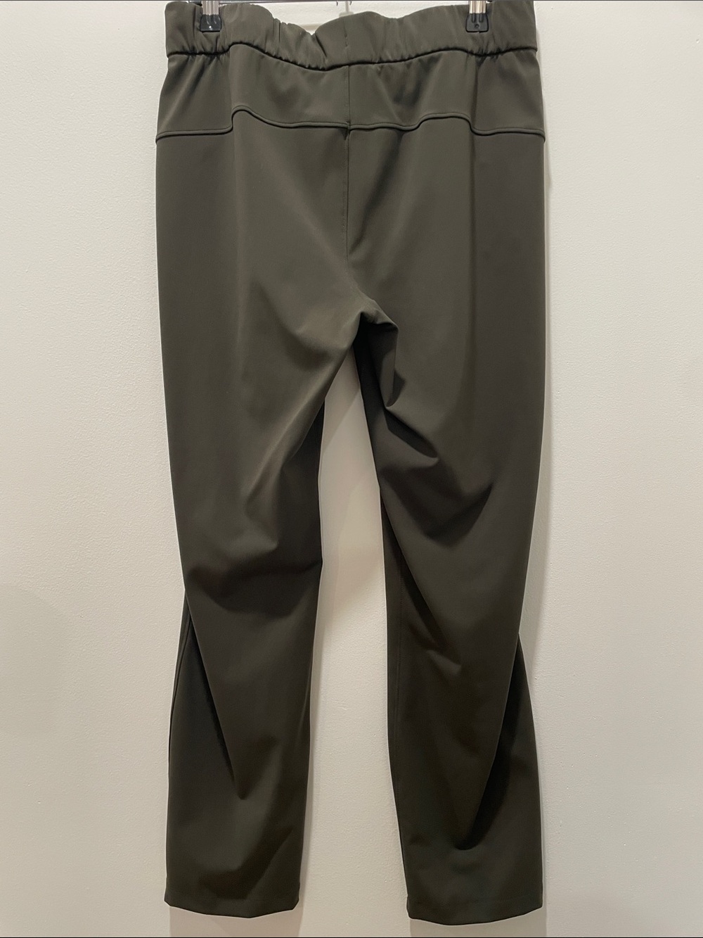 Lululemon On the Fly 7/8 Pant
Dark Olive, Women’s size 6 - Picture 6 of 12